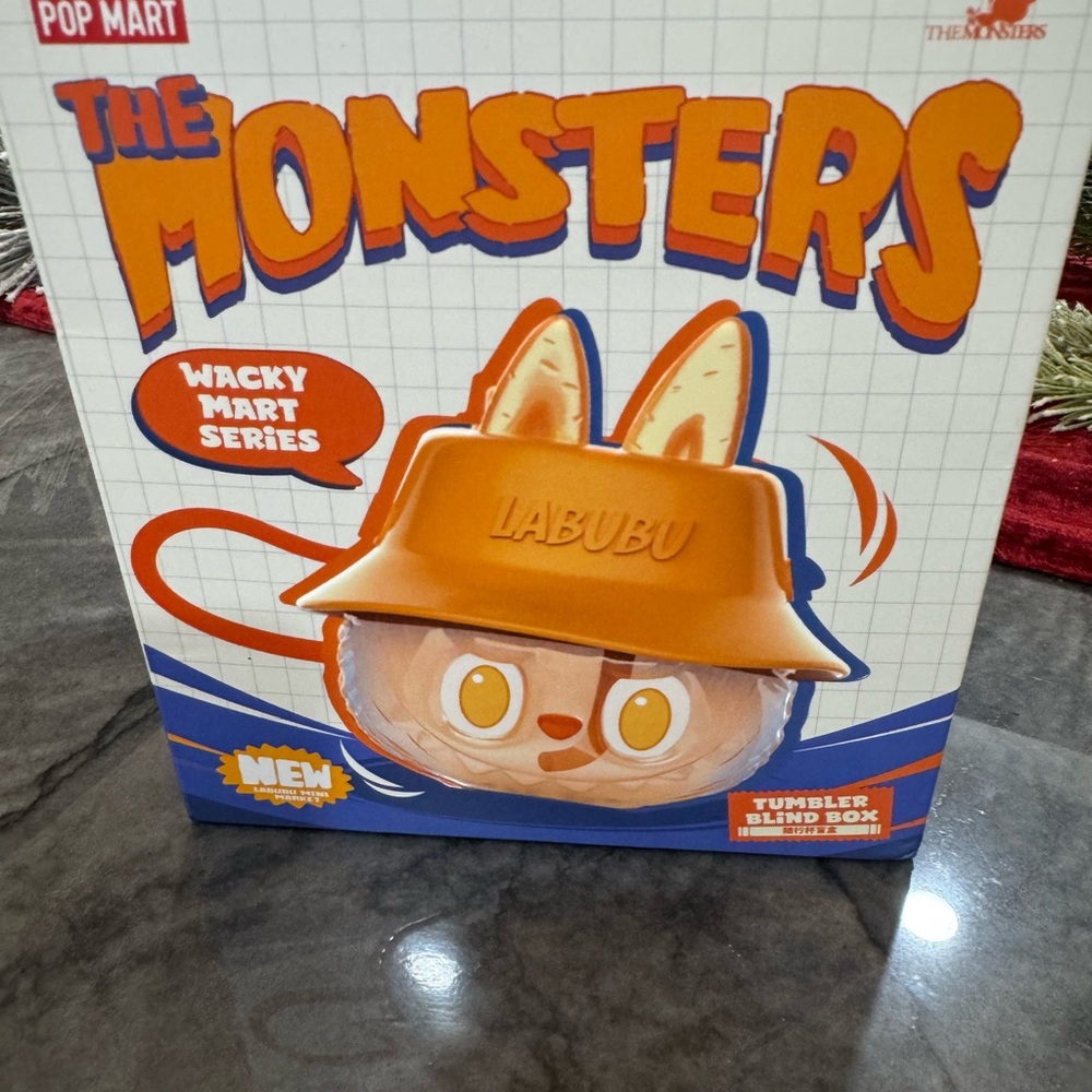 Pop Mart TUMBLER -The Monsters Wacky Mart Series -BLOND BOX